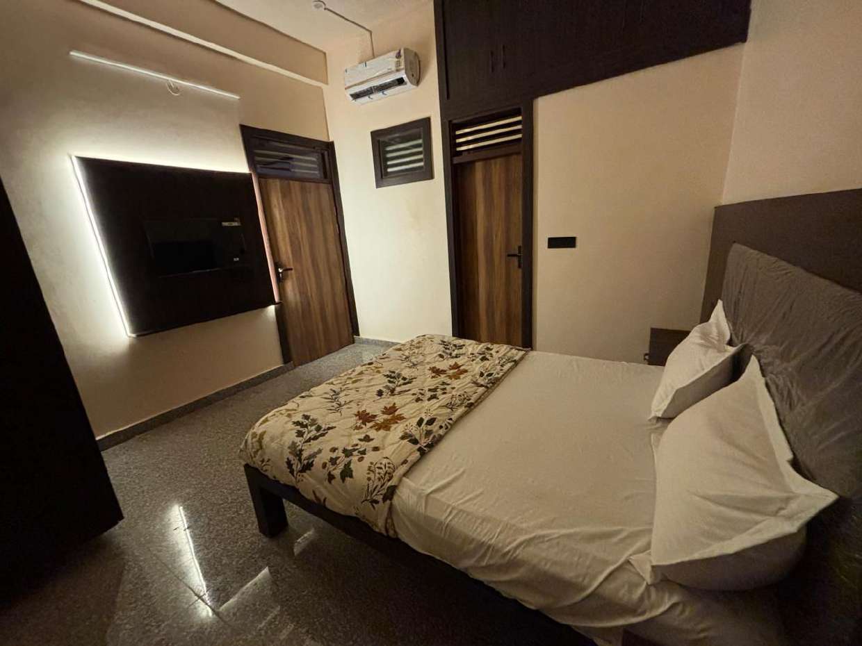 Deluxe Walnut Suite — Room 1